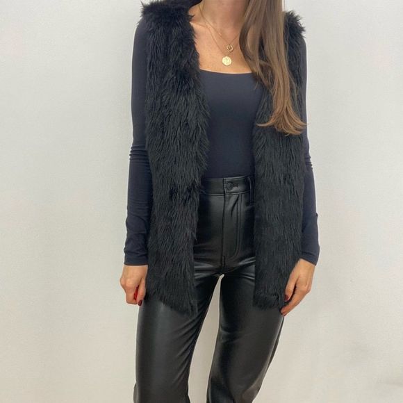Aritzia Jackets & Blazers - Aritzia Black Faux Fur Vest - Size Small